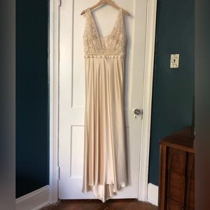 Gorgeous size 04 ivory Catherine Deane wedding gown.